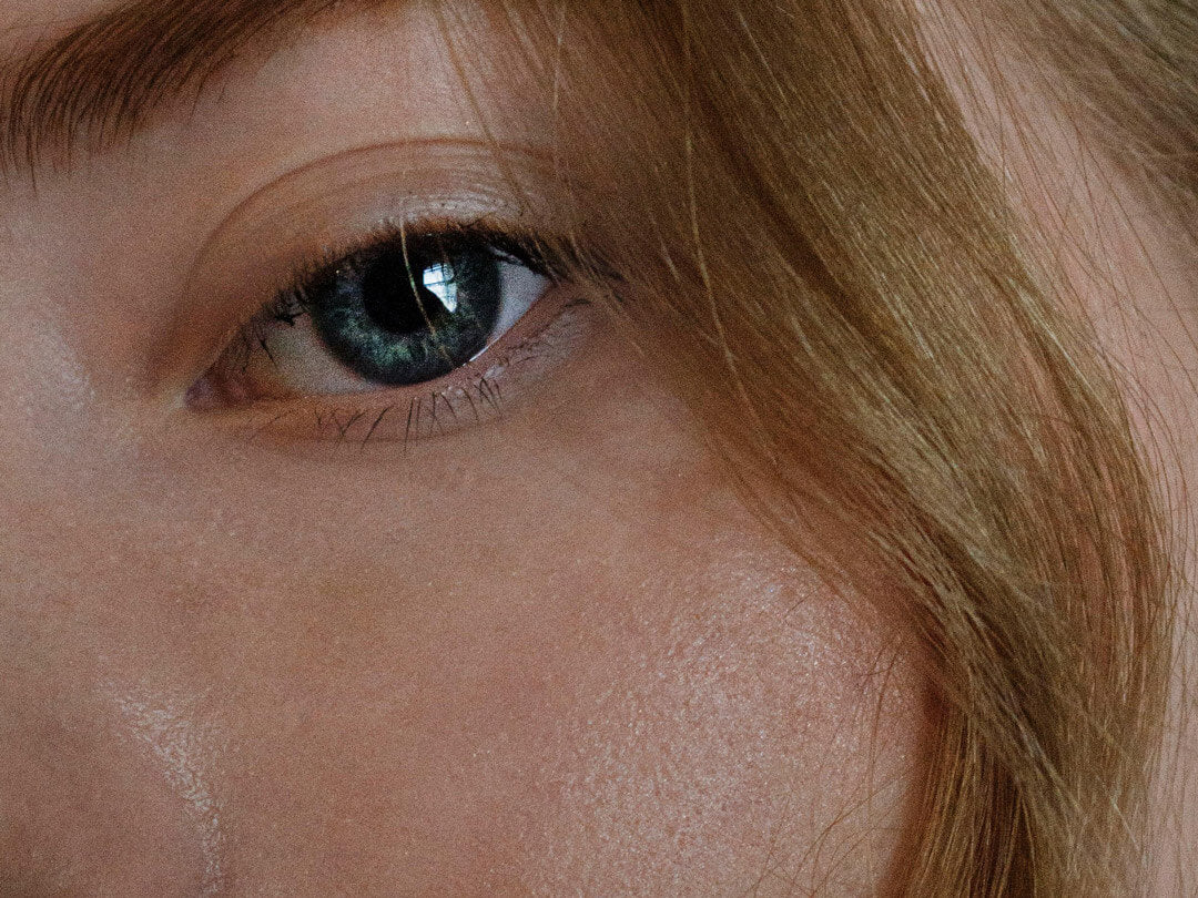 Nahaufnahme eines Auges – natürliche Haut und Reinheit als Symbol für Barnängen Pflege.